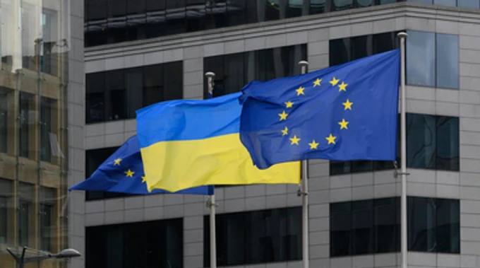 ЄС продовжив тимчасовий захист для українців до 2028 року: для чоловіків є умови